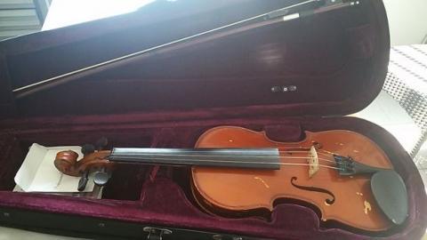 Il violino ritrovato dai carabinieri