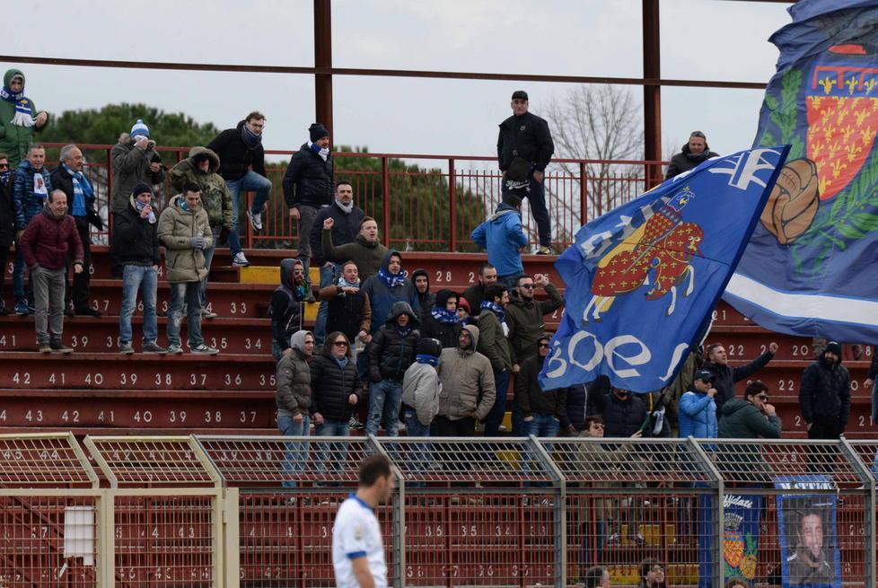 I tifosi minacciano di restare fuori dallo stadio