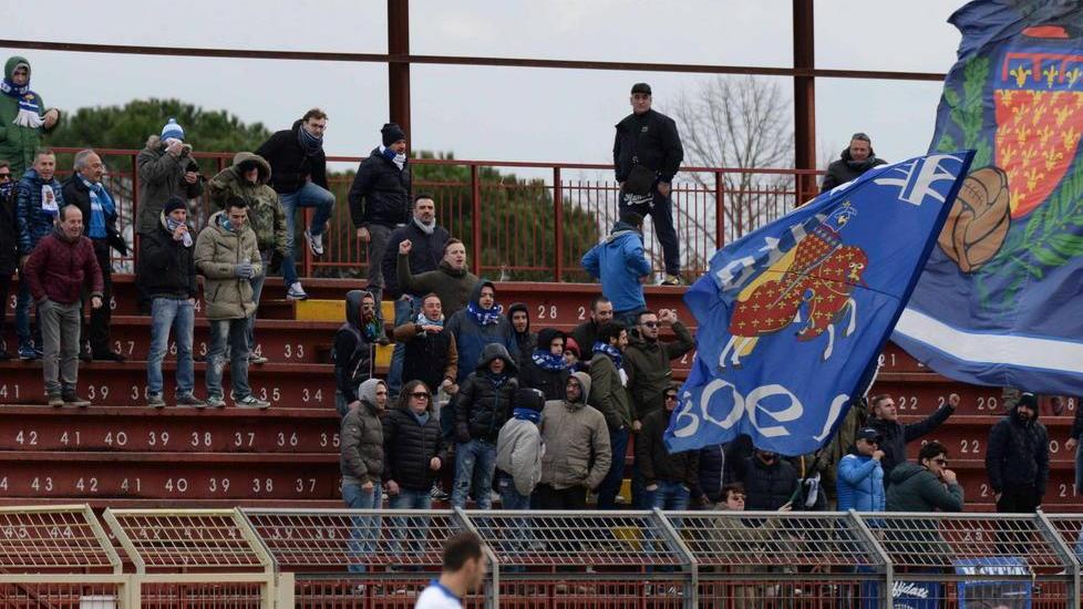I tifosi minacciano di restare fuori dallo stadio
