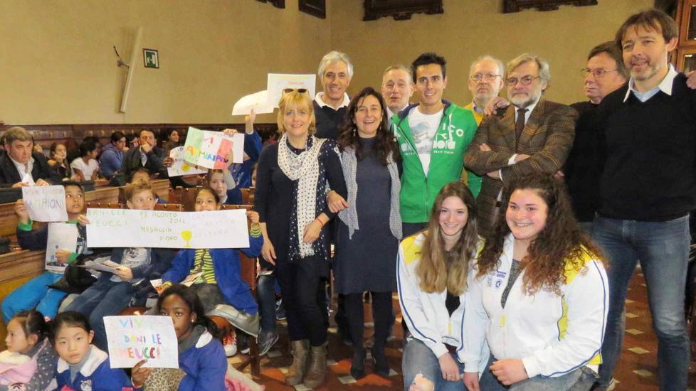 A tu per tu con Daniele Meucci gli alunni invadono il Comune