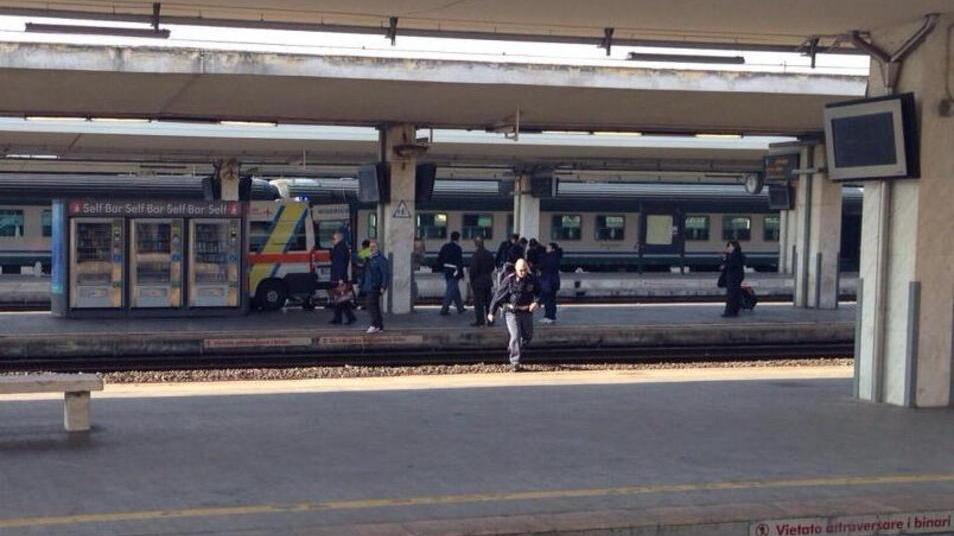 Colto da infarto in stazione viene salvato dalla Polfer