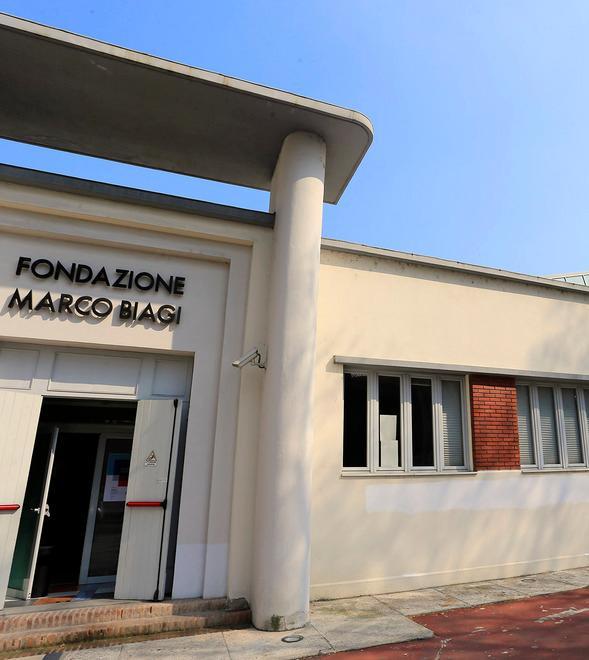 Scritta contro Marco Biagi nell’anniversario di morte 