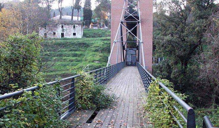 Carrara, il ponte per il parco della Padula resta inagibile 