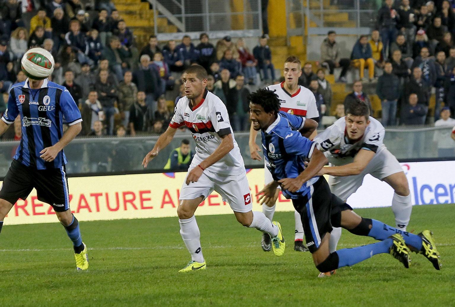 Il capocannoniere pisano Rachid Arma nel derby di andata
