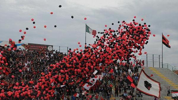 Oltre tremila tifosi della Lucchese attesi sugli spalti in occasione del derby in programma il 21 marzo alle 14,30