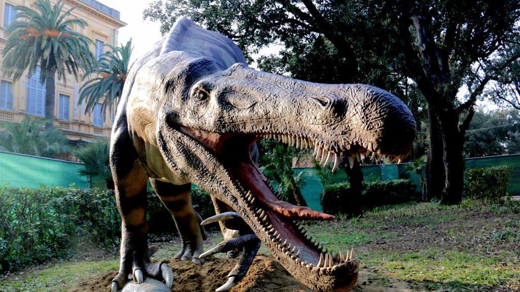 Uno dei 50 dinosauri di villa mimbelli (Marzi Pentafoto)