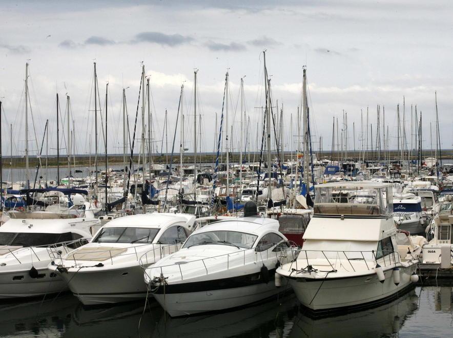 Barche ormeggiate in porto a Viareggio