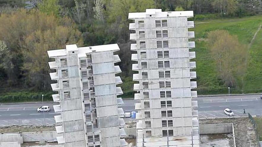 Il dietrofront di Stella Maris e le due Torri ancora bloccate