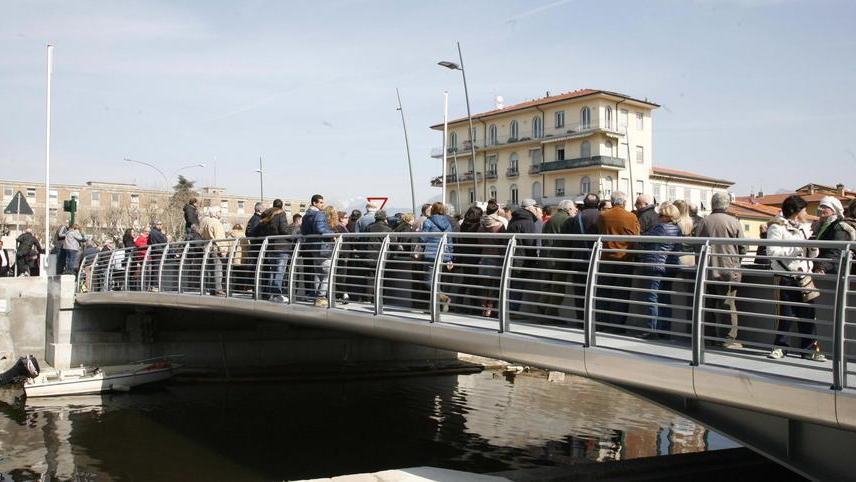 Ponte girante riaperto ma i lavori non sono finiti