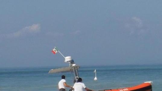 Preso a coltellate il gommone della Guardia costiera di Cecina