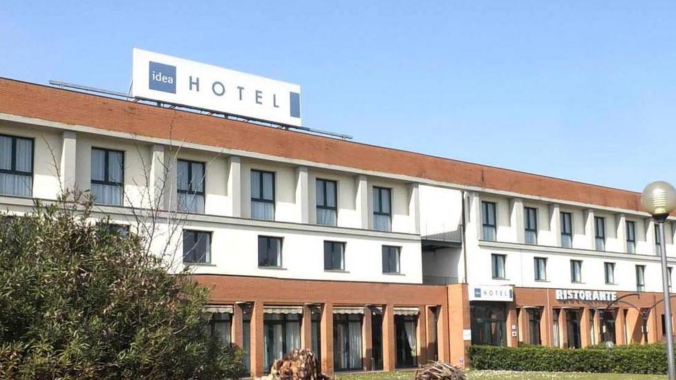 Dopo oltre quattro mesi riapre l’albergo a Migliarino