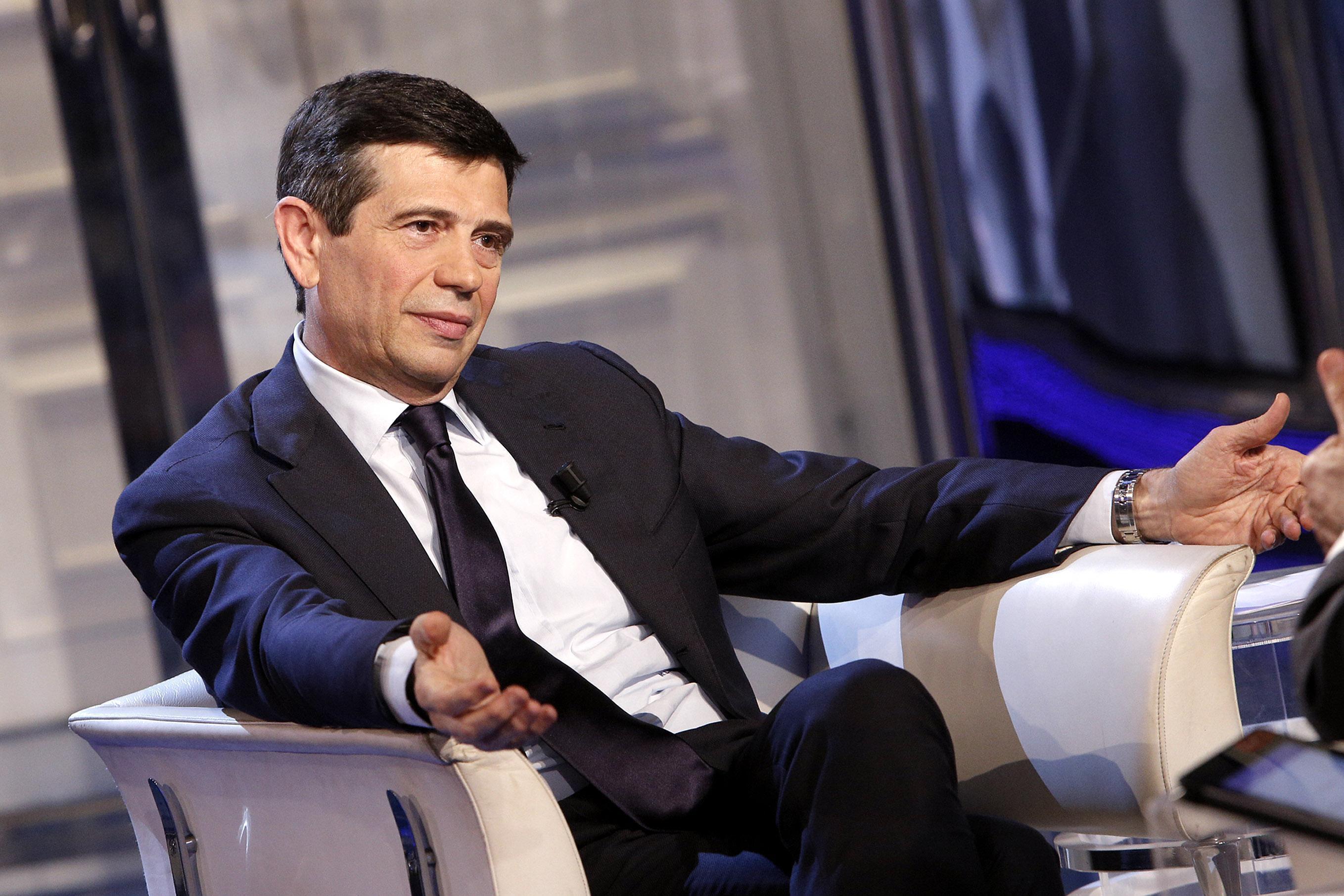 Il ministro Maurizio Lupi annuncia le sue dimissioni in tv a "Porta a Porta"