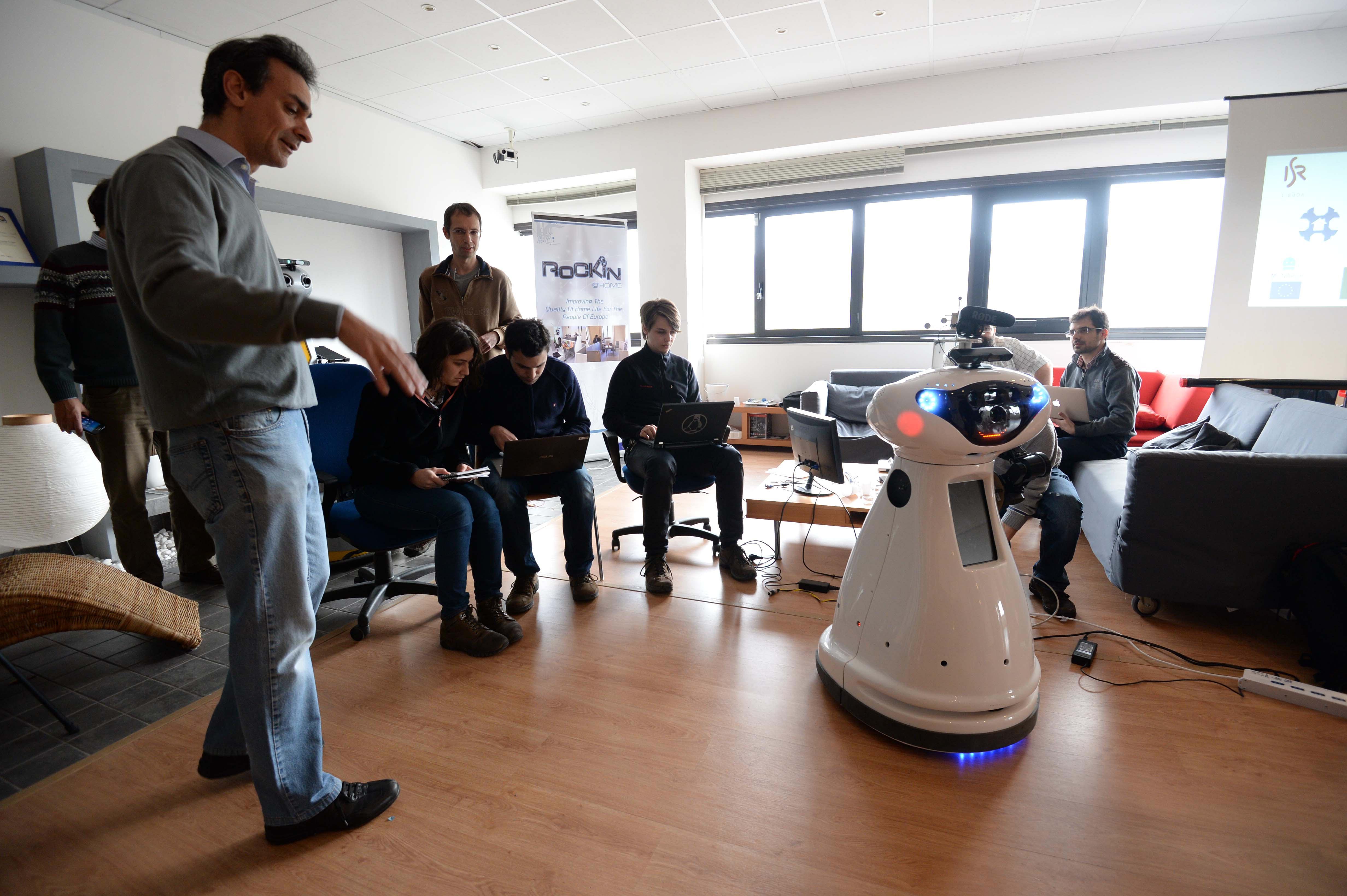 Un momento della sfida dei robot a Peccioli (foto Franco Silvi)