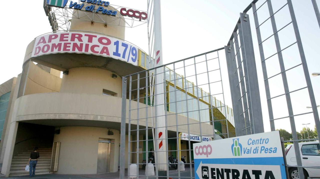 L'ingresso della Coop di Montelupo