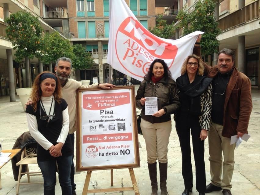 Un momento del presidio in Largo Ciro Menotti