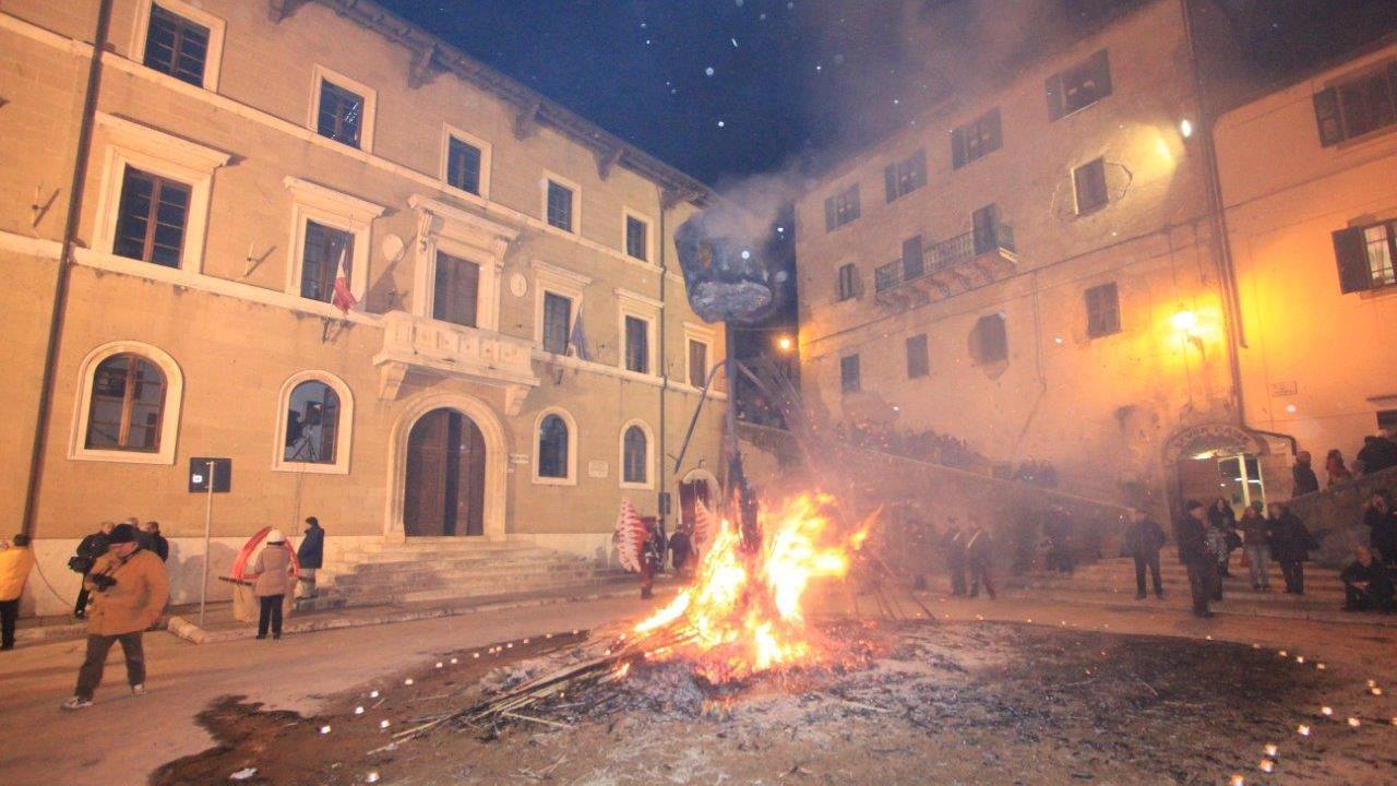 La torciata di Pitigliano (foto Enzo Russo)