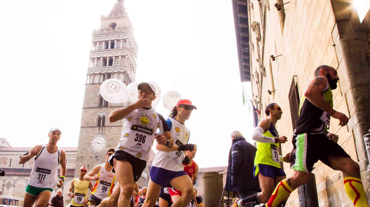 Il passaggio da piazza Duomo (foto Lorenzo Gori)