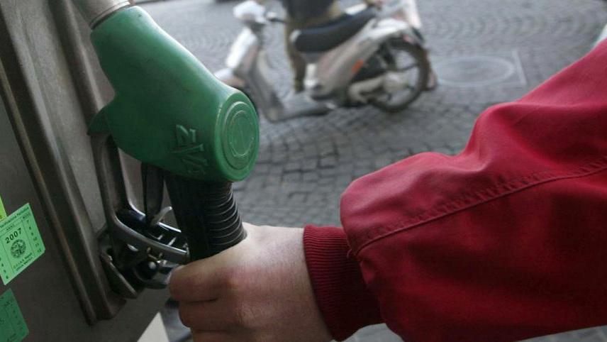 Benzina a spese dell’Asl medico sotto processo