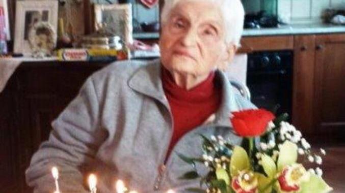 Corvi e cornacchie assaltano le pecore colpendole agli occhi