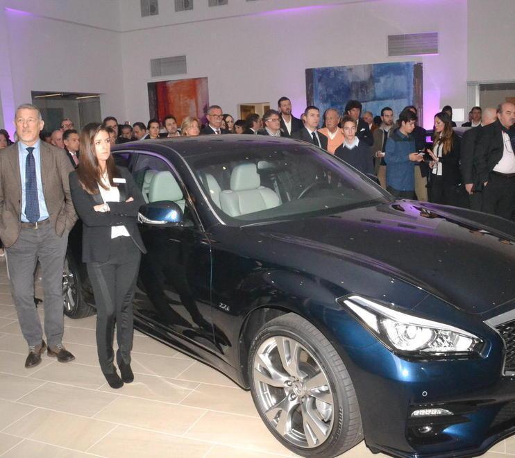 Auto e design nel centro Infiniti 