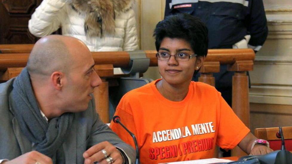 Cittadinanza onoraria ai bambini nati qui da genitori immigrati
