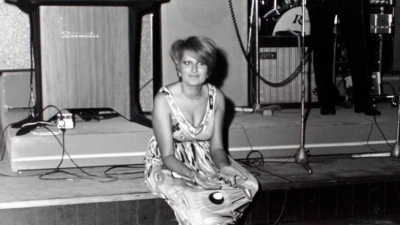 1972: Mina alla Bussola in un momento di relax