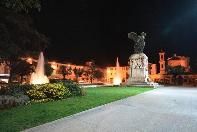 Il monumento di piazza della Vittoria 