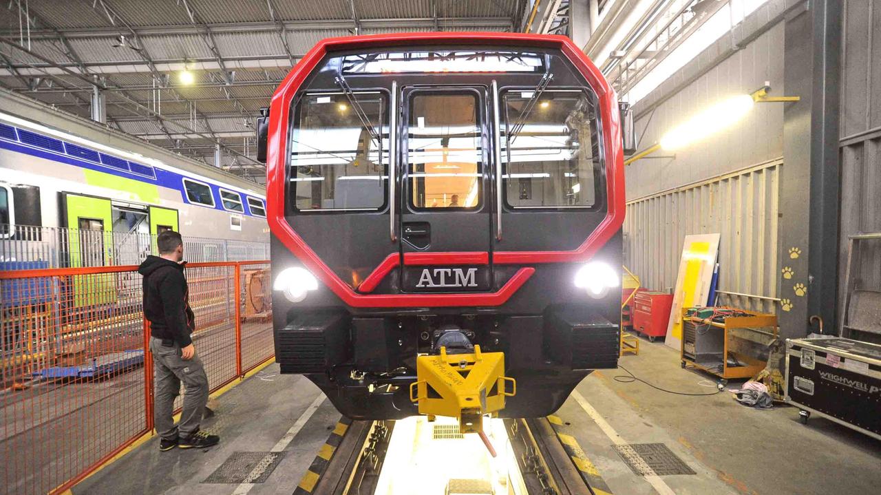 La cassa di un treno all'interno dello stabilimento AnsaldoBreda (foto Gori)