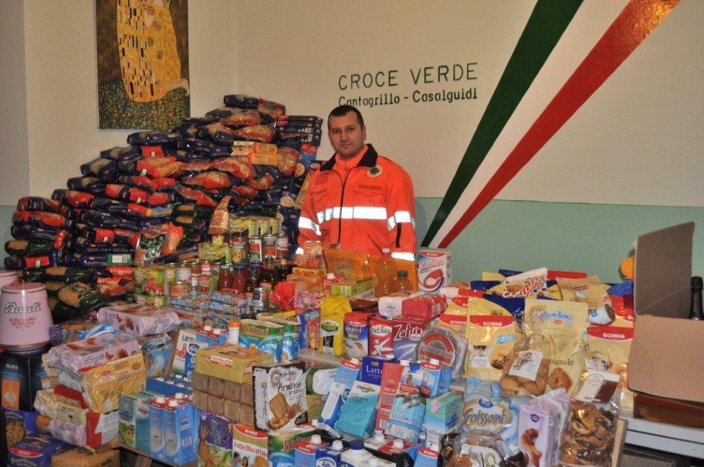 Confezioni alimentari pronte per essere distribuite agli indigenti (foto di repertorio)