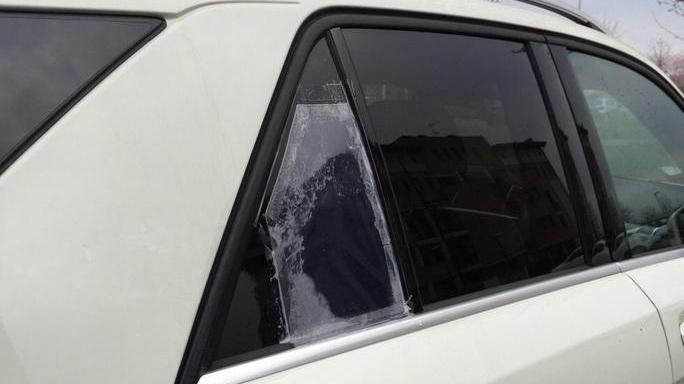 Furto in un garage e auto spaccate in zona Crocetta