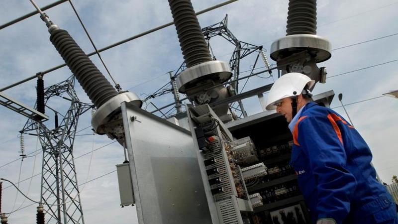 Tecnico Enel al lavoro in un impianto
