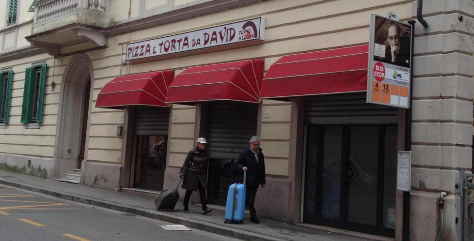 Il tortaio si mangia il Comune in Tribunale: «Il cartello va cambiato» 