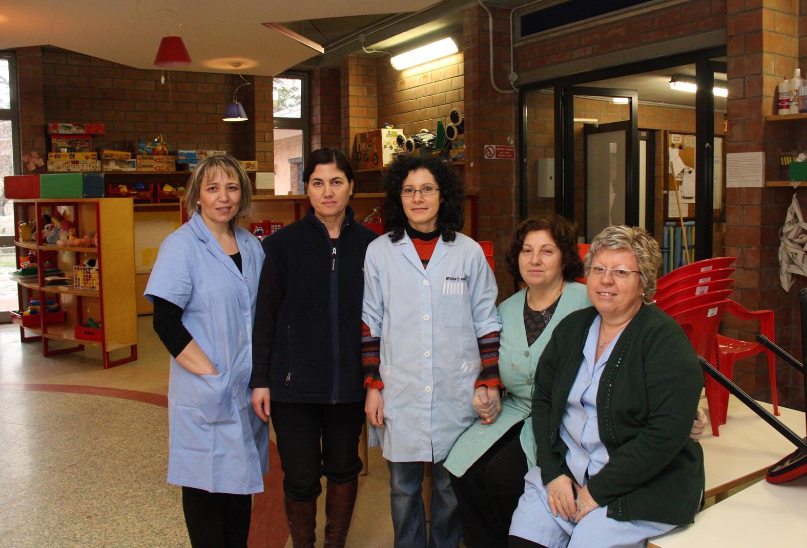 Il personale della scuola materna di viale Galilei