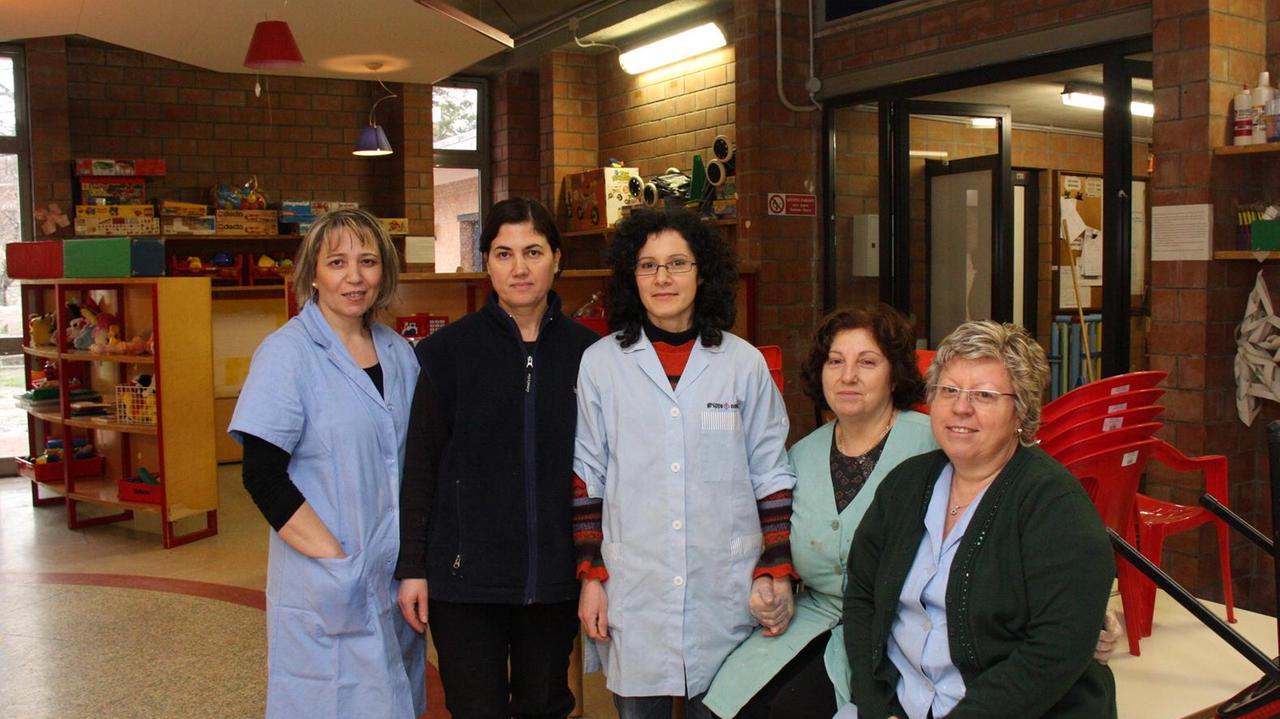 Il personale della scuola materna di viale Galilei