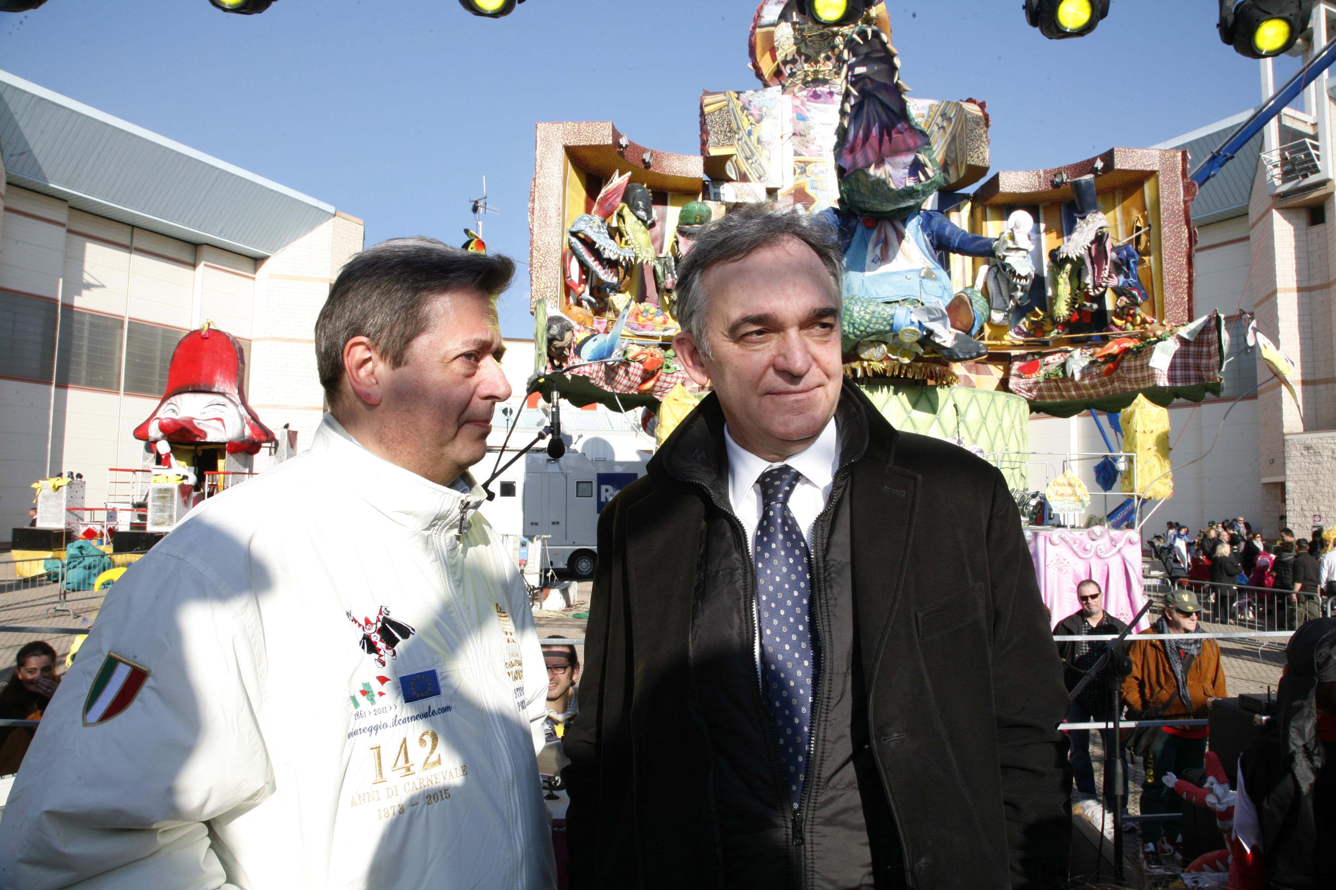 Il commissario della Fondazione Carnevale Stefano Pozzoli con il presidente della Regione Enrico Rossi