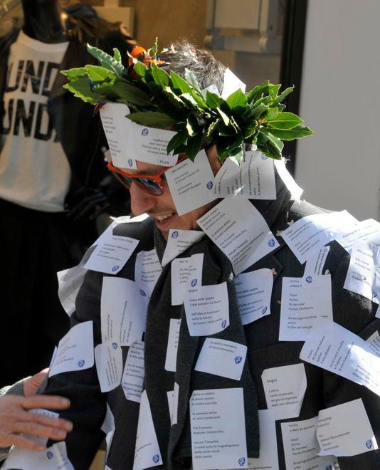 Il poeta Ma Rea svela la sua identità 