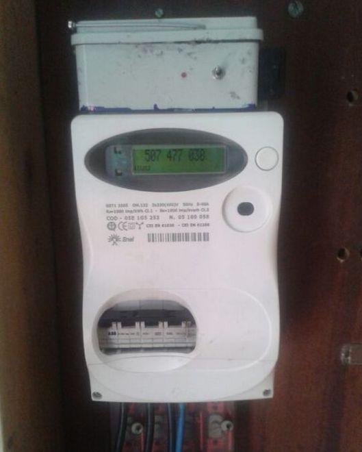 Ruba energia elettrica, denunciata una donna 