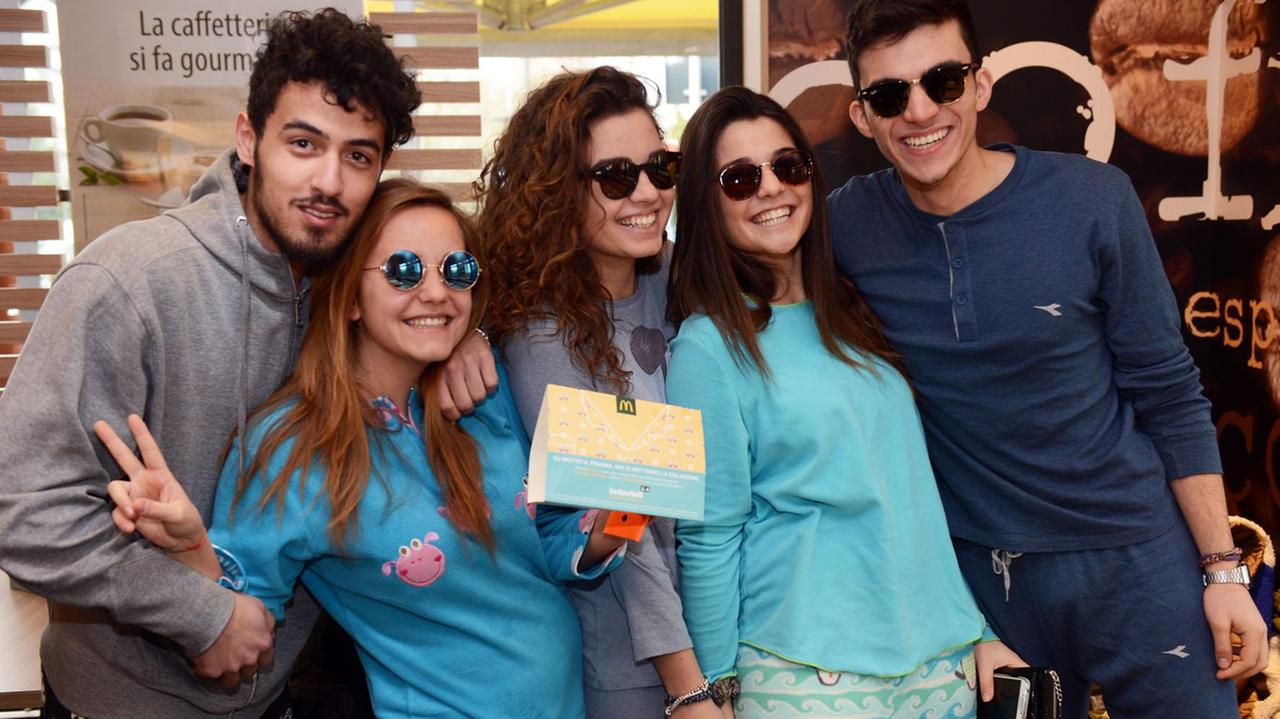 Alcuni dei modenesi che hanno partecipato alla pigiamata di Mc