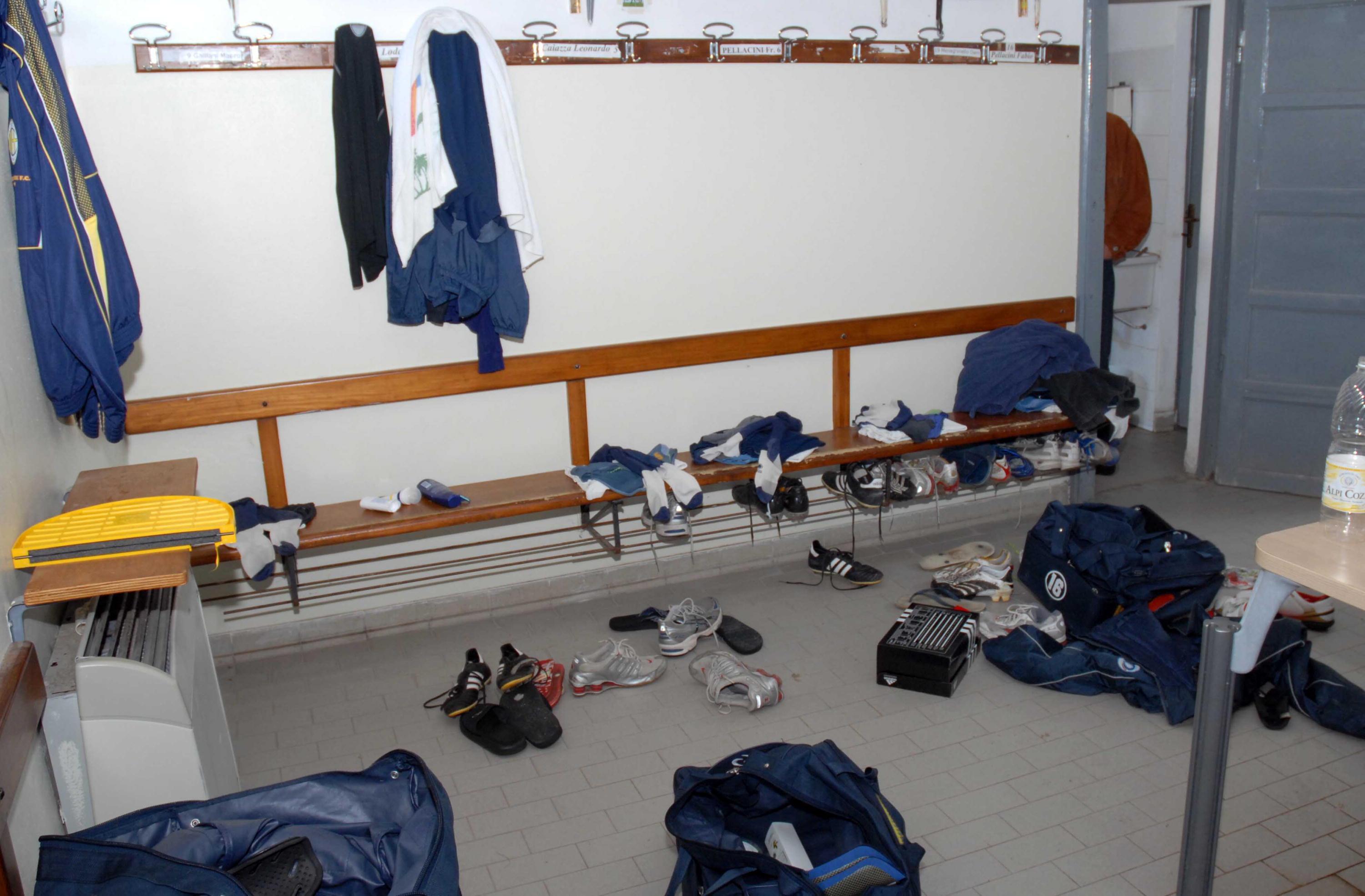 Va in palestra ad allenarsi e ruba negli spogliatoi 