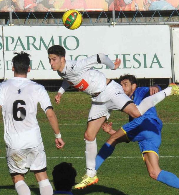Paolo Frascatore al colpo di testa