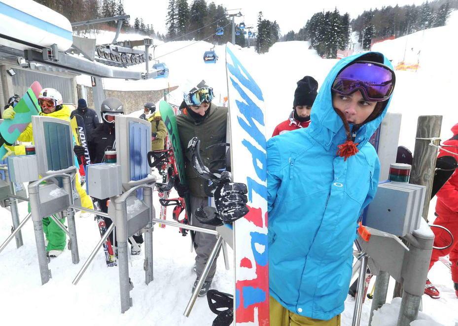Sciatori all'Ovovia, sulle piste di Abetone (foto Gori)