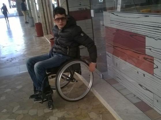 Paninoteca off limits per il disabile Ma Poldo lo invita: "Torni a trovarci"