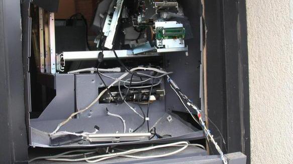 Boato sveglia il paese il bancomat salta in aria