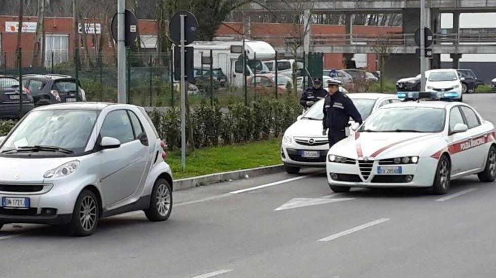 La rabbia della gente «Assurdo pagare la sosta all’ospedale»