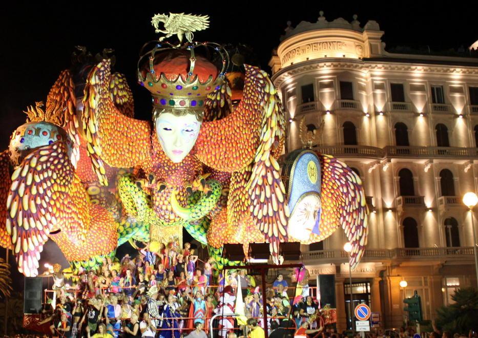 Biglietto da dodici euro per il Carnevale estivo 