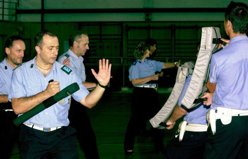 Per la polizia municipale ora arriva il «tonfa» 