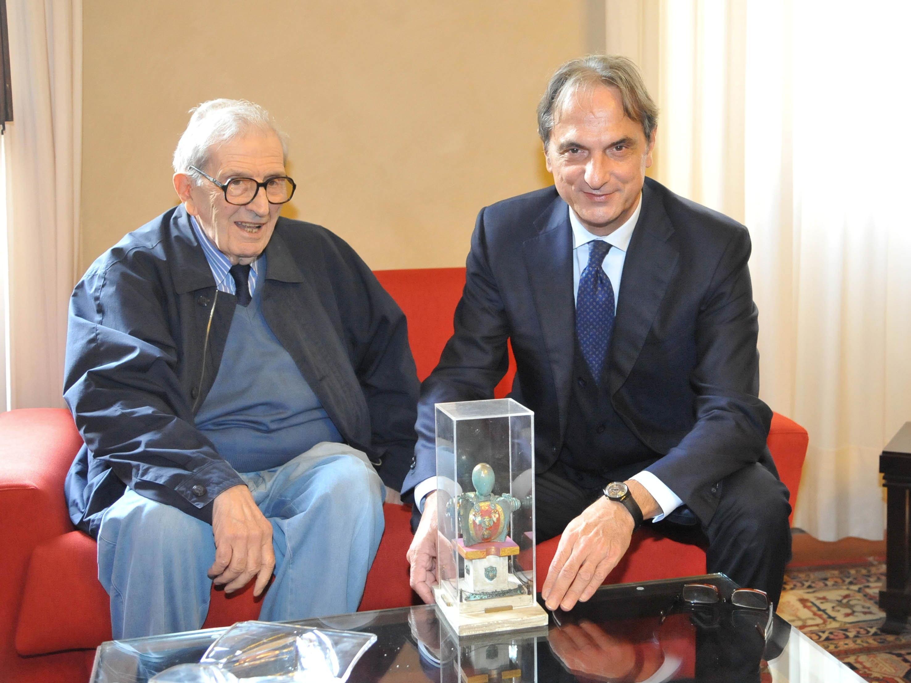 Piero Caverni (a sinistra) insieme all'ex sindaco Cenni