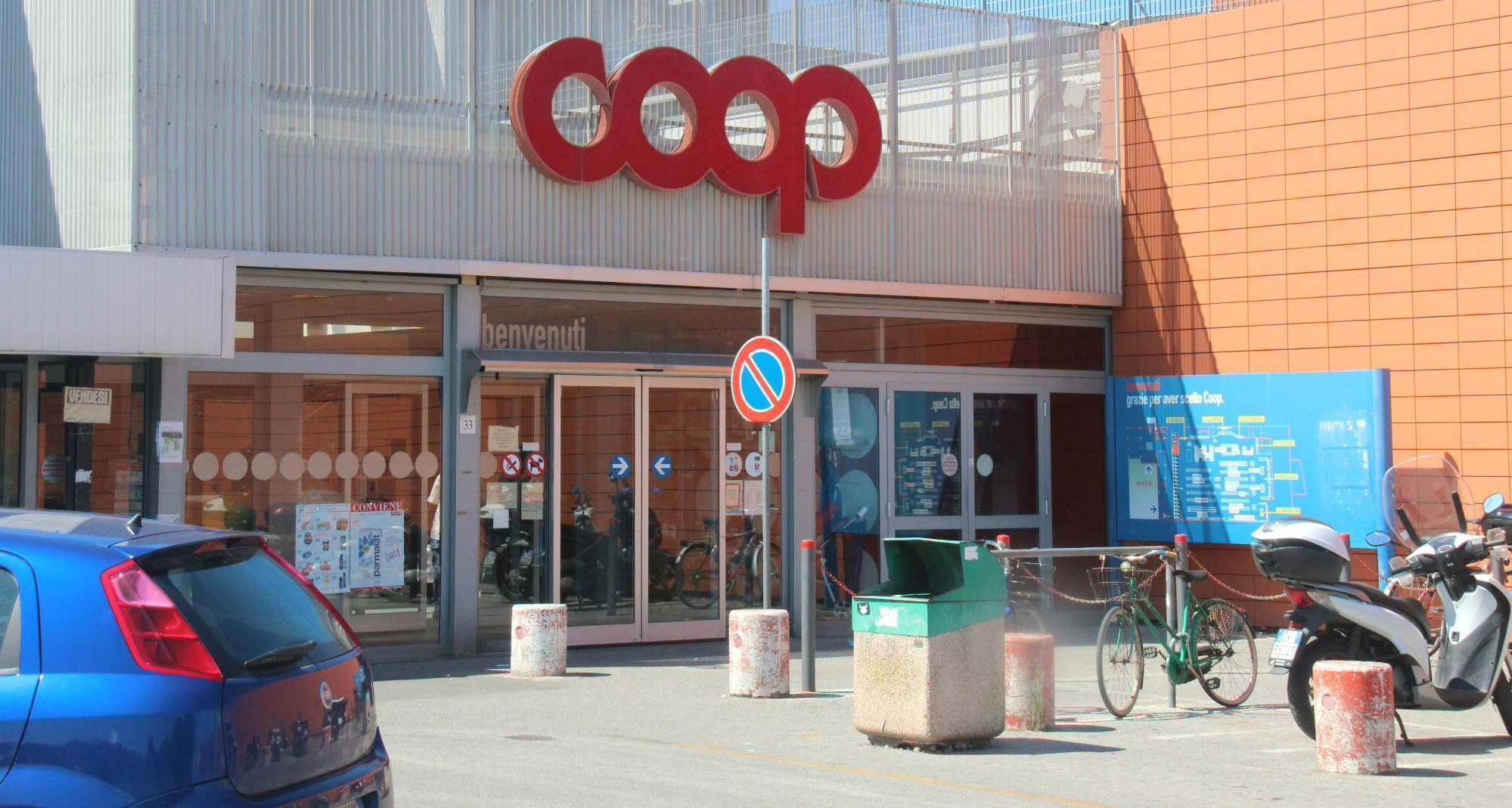 Coop aperta a Livorno per la prima volta il 25 aprile, l'Usb accusa