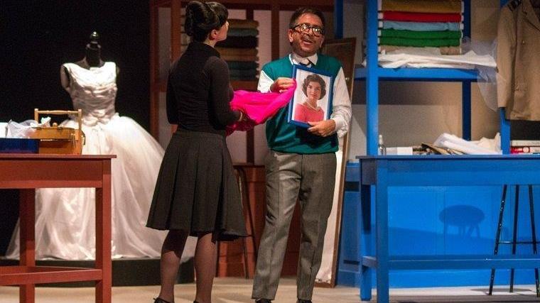 Pino Strabioli in scena nell'Abito della sposa