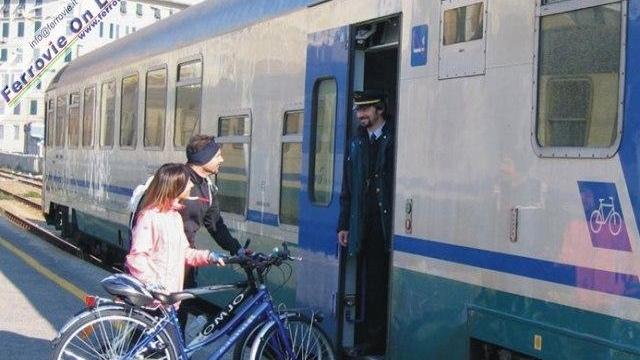 Bici in treno, disponibile da oggi l'abbonamento